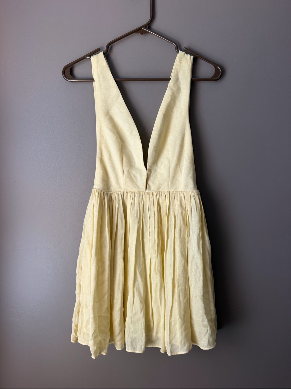Tobi Pale Yellow Deep V Mini Dress size small